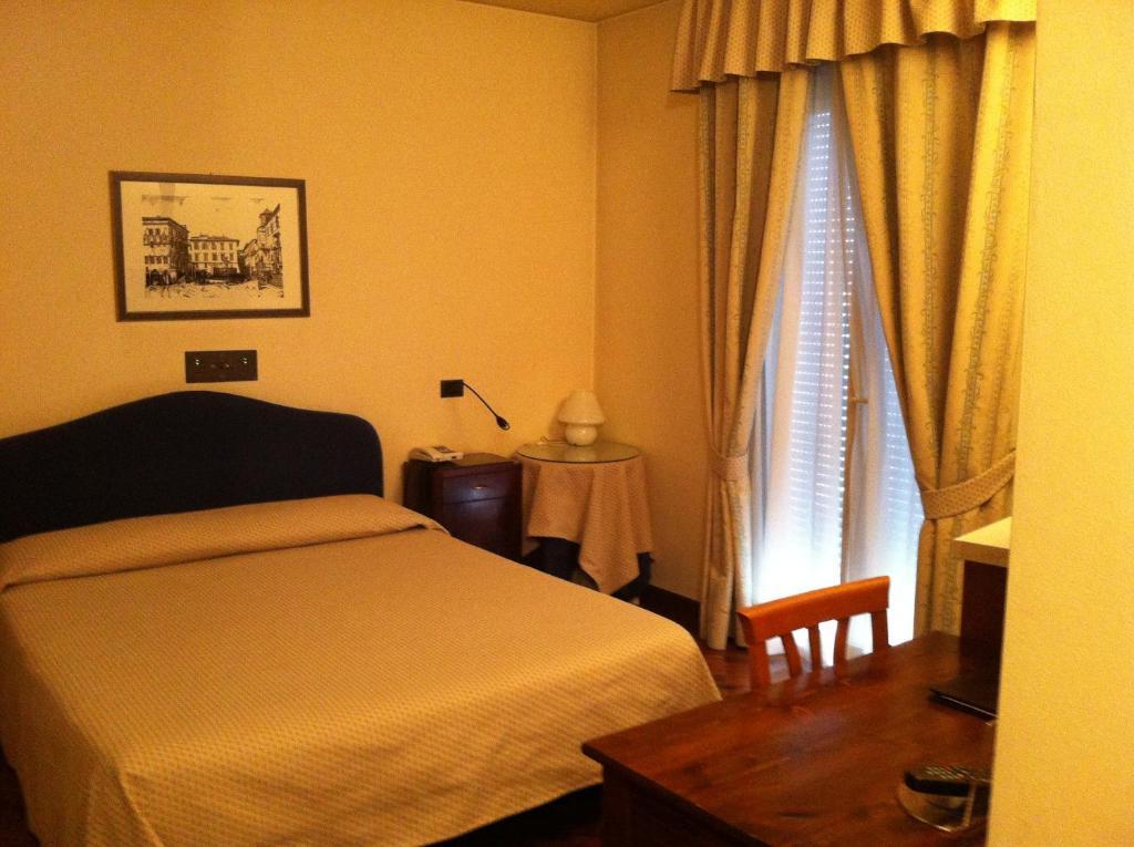 Hotel Il Cigno Perugia Szoba fotó